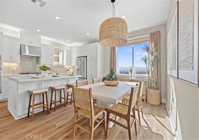 Listing Photo 4 - Condo for sale in building located at 721 Sonia, Irvine, CA 92618