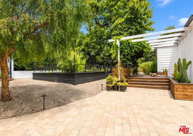 Photo 3 of Single family home for sale at 6316 Busch Dr, Malibu, CA 90265 | MLS# 26871859 | Listing updated on 2026-09-11