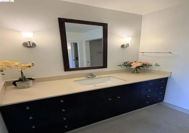 Listing Photo 5 - Condo for sale in building located at 585 9Th St, Oakland, CA 94607 - Unit #335