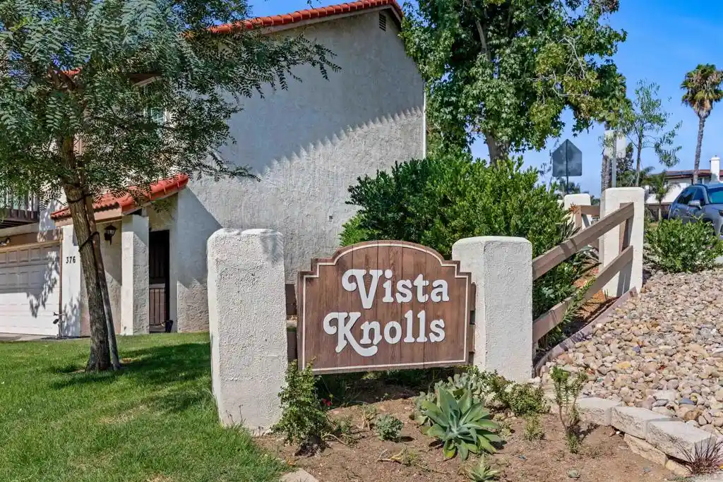 Listing Photo 2 - Condo for sale in 321 Windy Ln located at 321 Windy Ln, Vista, CA 92083 - Unit 321 Windy Ln