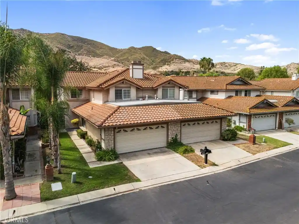 Townhouse for sale at 30112 Elizabeth Ct, Agoura Hills, CA 91301 | MLS# SR26177113
