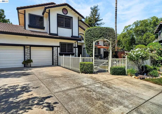 Photo 2 of Sale Pending at 467 Pecan Pl, Brentwood, CA 94513 | MLS# 41144905 | Listing updated on 2026-09-22