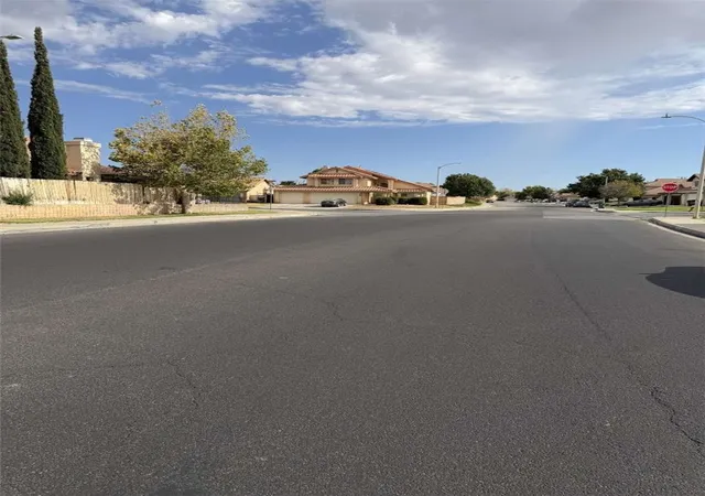 Photo 1 of Single family home for sale at 43963 Glenraven Rd, Lancaster, CA 93535 | MLS# FR26176515 | Listing updated on 2026-09-29