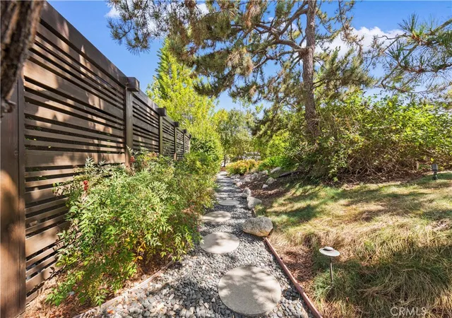 Photo 4 of Single family home for sale at 2275 N La Paz, Claremont, CA 91711 | MLS# CV26167655 | Listing updated on 2026-09-24