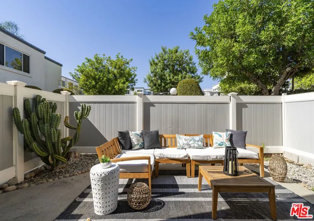 Listing Photo 5 - Condo for sale in building located at 18515 Mayall St, Los Angeles, CA 91324 - Unit #K