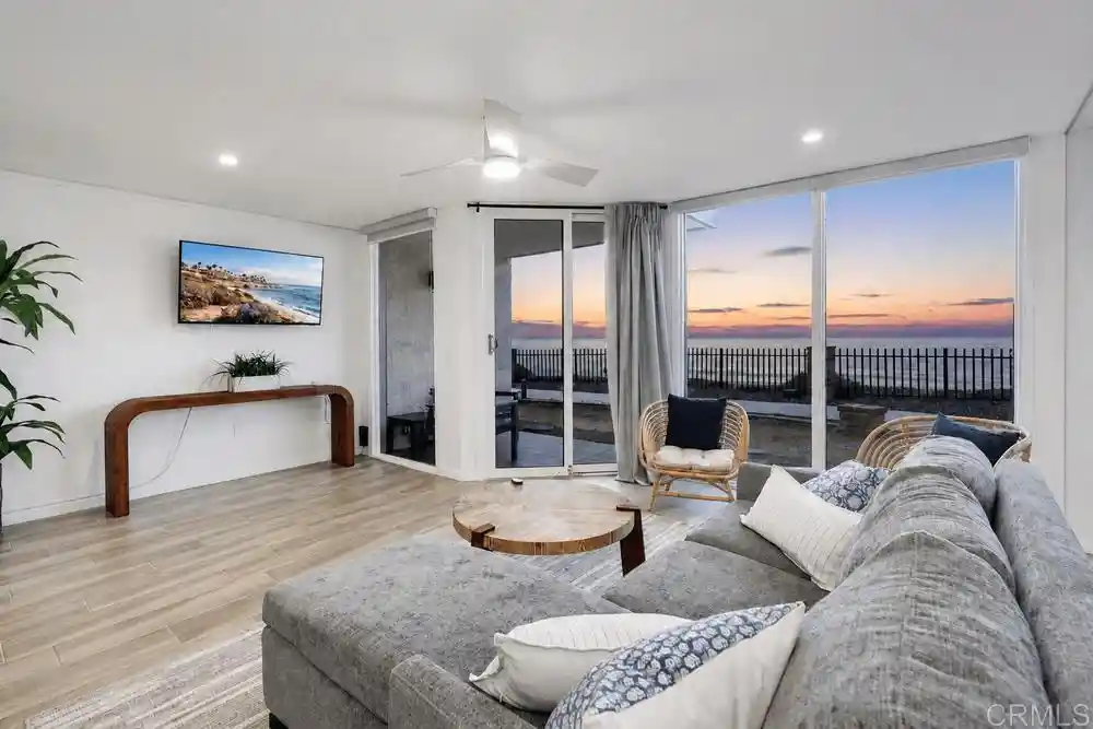 Listing Photo 1 - Condo for sale in 190 Del Mar Shores located at 190 Del Mar Shores, Solana Beach, CA 92075 - Unit 190 Del Mar Shrs