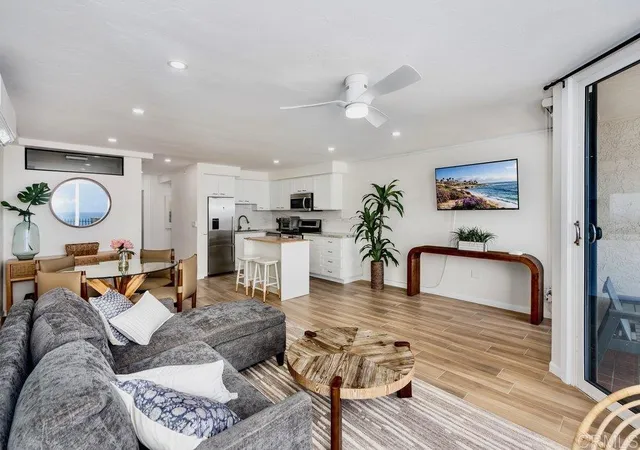 Listing Photo 4 - Condo for sale in building located at 190 Del Mar Shores, Solana Beach, CA 92075 - Unit #7