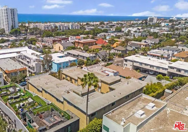 Photo 2 of Sale Pending at 2727 3rd Street, Santa Monica, CA 90405 | MLS# 26871967 | Listing updated on 2026-10-01