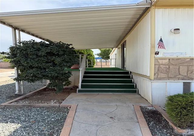 Photo 2 of Manufactured home for sale at 27601 Sun City Blvd Sp 117, Menifee, CA 92586 | MLS# SW26177713 | Listing updated on 2026-10-06