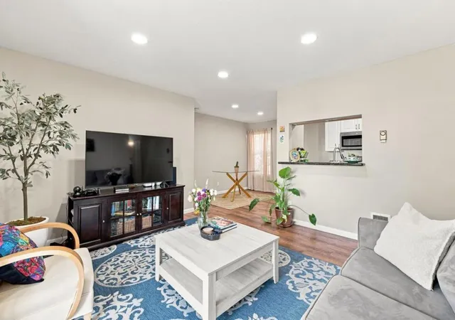 Listing Photo 4 - Condo for sale in building located at 680 Dartmore Ln, Hayward, CA 94544 - Unit #259