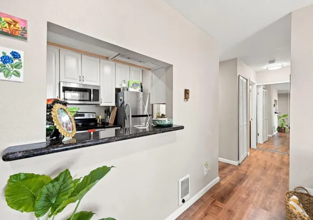 Listing Photo 5 - Condo for sale in building located at 680 Dartmore Ln, Hayward, CA 94544 - Unit #259