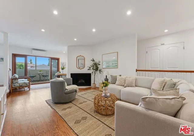 Photo 1 of Condo for sale at 944 17th Street #6, Santa Monica, CA 90403 | MLS# 26871089 | Listing updated on 2026-10-07