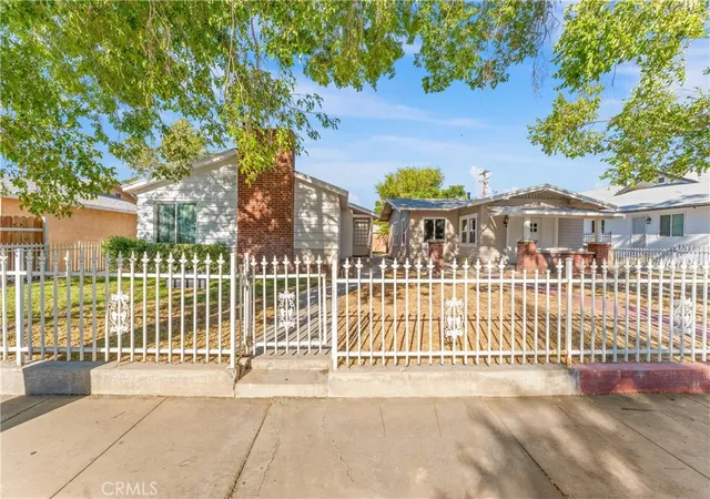 Listing Photo 2 - Condo for sale in building located at 44636 Cedar Ave, Lancaster, CA 93534