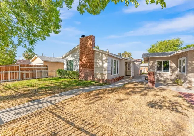 Listing Photo 4 - Condo for sale in building located at 44636 Cedar Ave, Lancaster, CA 93534