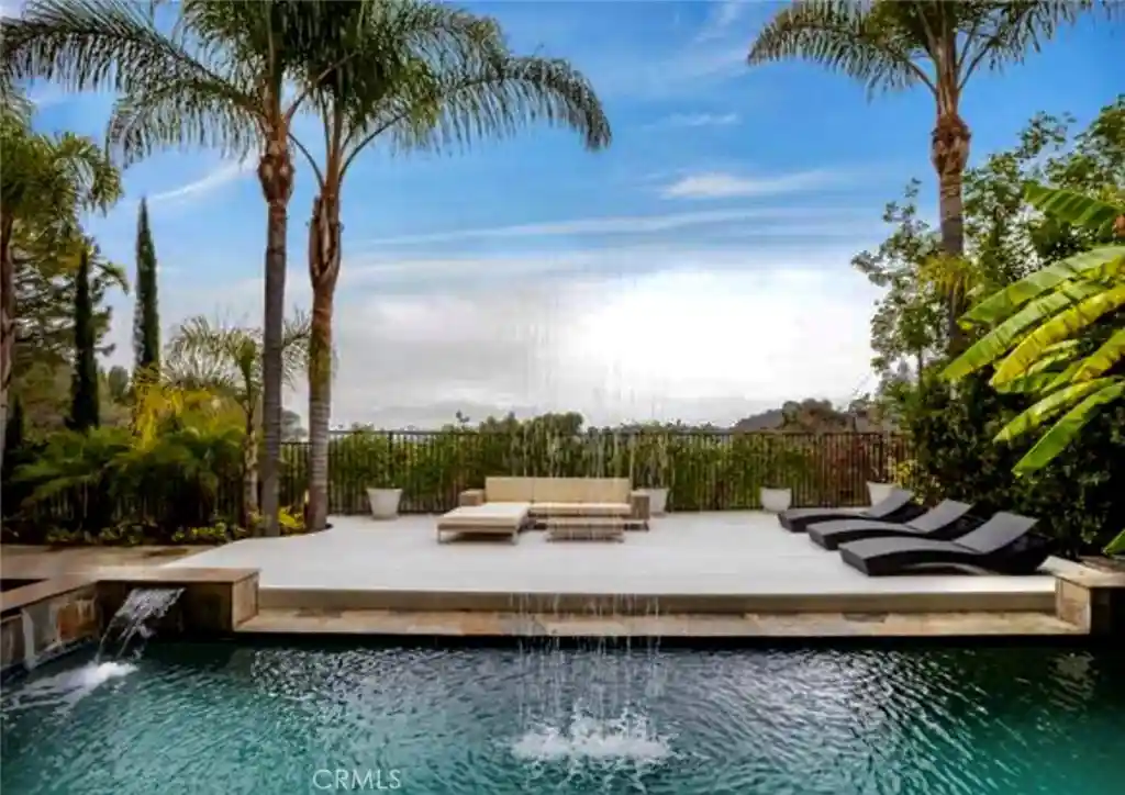 Photo 1 of Mansion for sale at 7218 Mulholland, Los Angeles, CA 90068 | MLS# OC26165725 | Listing updated on 2026-10-31