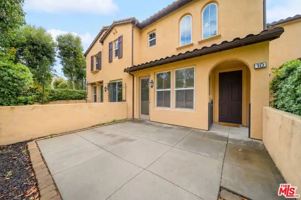 Townhouse for sale at 10 Aryshire Ln, Ladera Ranch, CA 92694 | MLS# 26867647