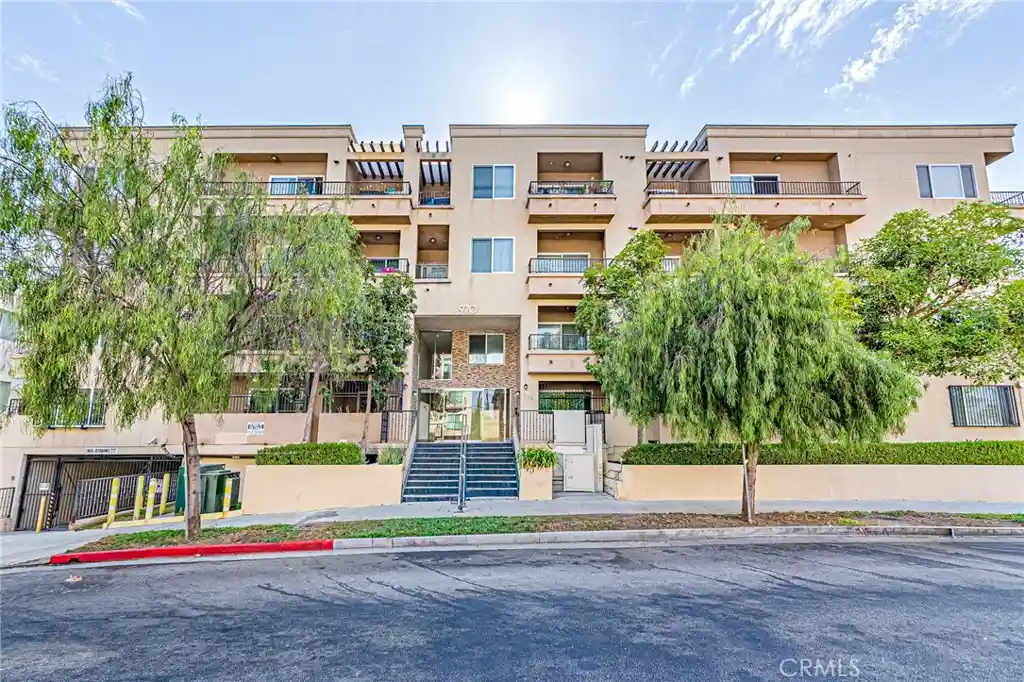 Condo for sale at 970 S St Andrews Pl #103, Los Angeles, CA 90019 | MLS# TR26175122
