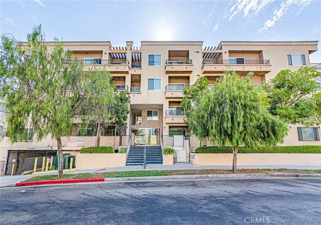 Condo for sale at 970 S St Andrews Pl #103, Los Angeles, CA 90019 | MLS# TR26175122