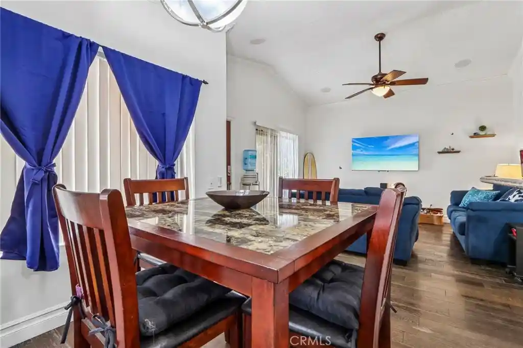 Listing Photo 2 - Condo for sale in 998 La Costa Dr located at 998 La Costa Dr, Corona, CA 92879 - Unit #M204