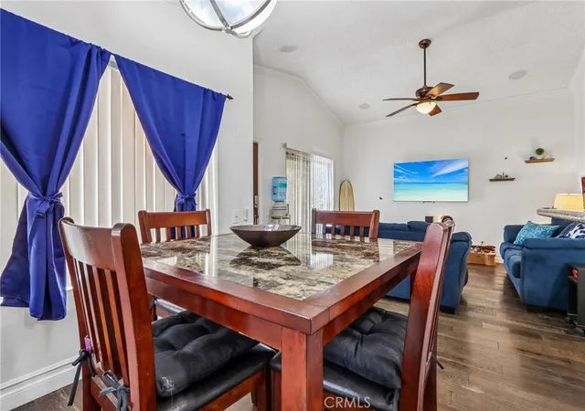 Listing Photo 2 - Condo for sale in building located at 998 La Costa Dr, Corona, CA 92879 - Unit #M204