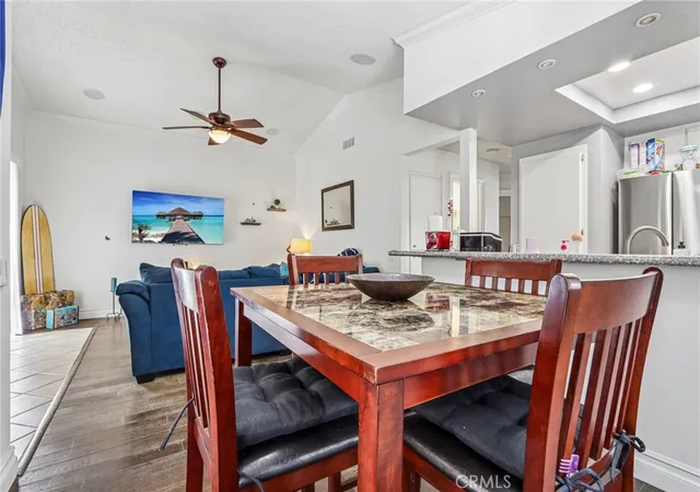 Listing Photo 5 - Condo for sale in building located at 998 La Costa Dr, Corona, CA 92879 - Unit #M204