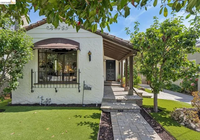 Photo 3 of Sale Pending at 833 Rodney Dr, San Leandro, CA 94577 | MLS# 41144988 | Listing updated on 2026-10-01