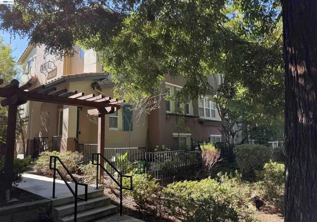 Townhouse for sale at 1071 Konstanz Ter, Sunnyvale, CA 94089 | MLS# 41144991