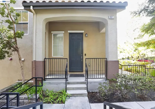 Photo 2 of Townhouse for sale at 1071 Konstanz Ter, Sunnyvale, CA 94089 | MLS# 41144991 | Listing updated on 2026-09-02