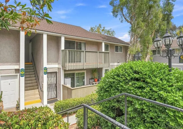 Listing Photo 2 - Condo for sale in building located at 6333 College Grv Wy, San Diego, CA 92115 - Unit #10202
