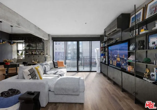 Listing Photo 2 - Condo for sale in building located at 416 S Spring St, Los Angeles, CA 90013 - Unit #609