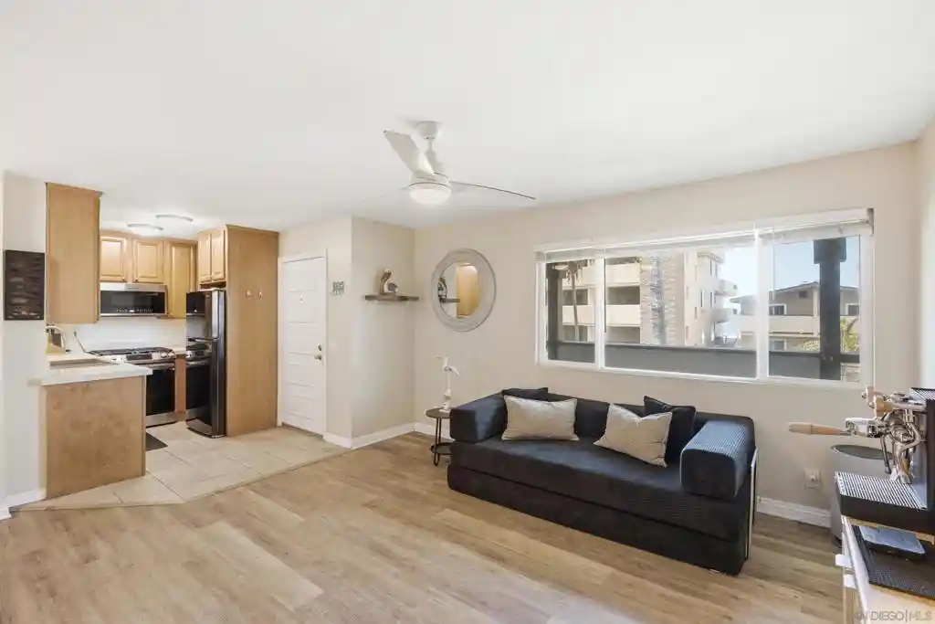 Listing Photo 2 - Condo for sale in 1365 Seacoast located at 1365 Seacoast, Imperial Beach, CA 91932 - Unit 1365 Seacoast