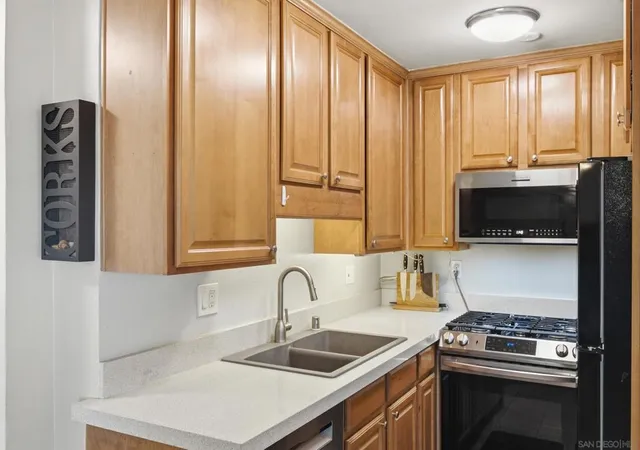 Listing Photo 4 - Condo for sale in building located at 1365 Seacoast, Imperial Beach, CA 91932 - Unit #N