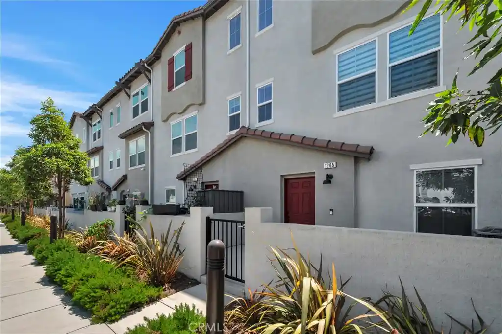 Townhouse for sale at 1285 Bonnet, Torrance, CA 90502 | MLS# PV26172143