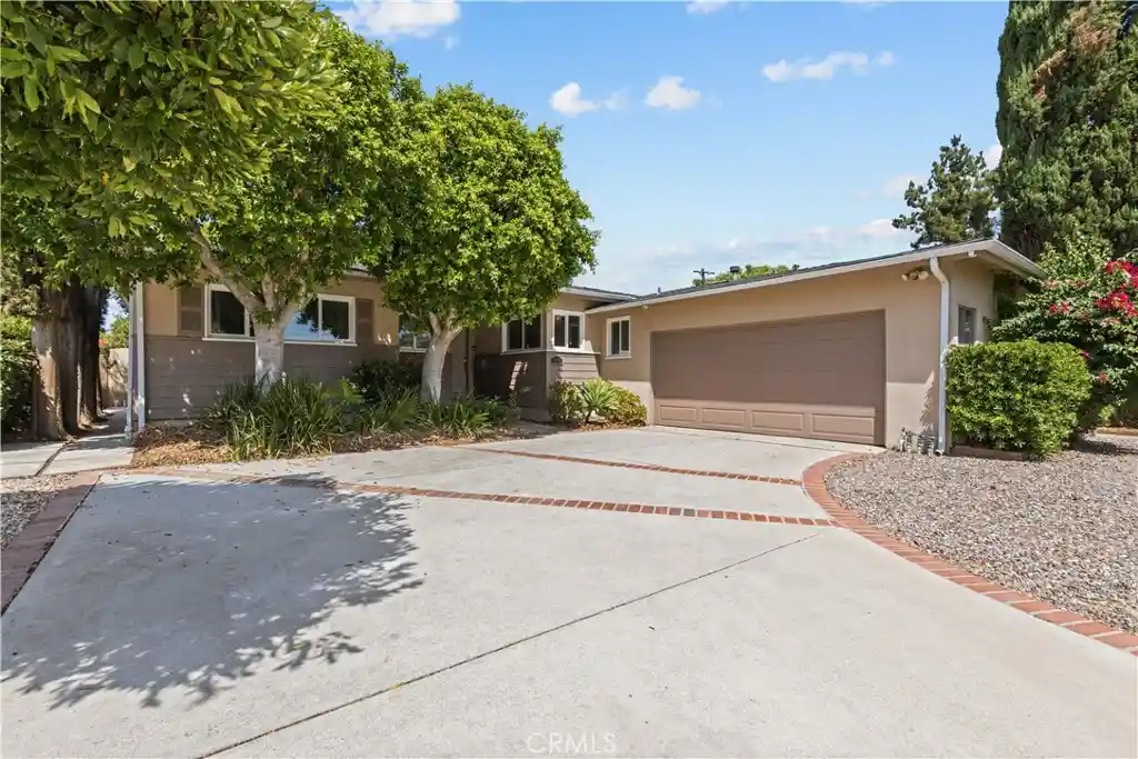 Single family home for sale at 6319 Aura Ave, Tarzana, CA 91335 | MLS# SR26177421