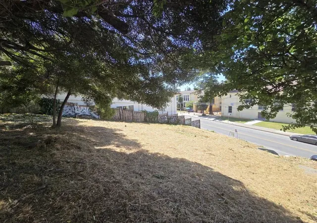 Photo 3 of Land for sale at 2120 35th Avenue, Oakland, CA 94601 | MLS# ML82057717 | Listing updated on 2026-09-08