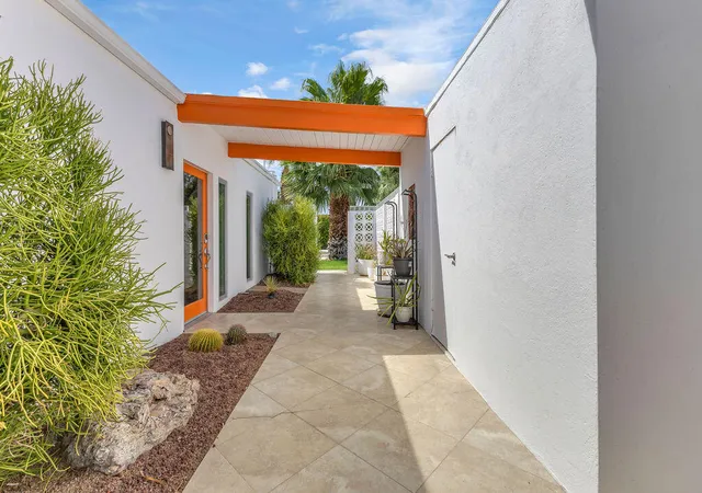 Photo 3 of Single family home for sale at 403 E Desert Willow Cir, Palm Springs, CA 92262 | MLS# 219151401PS | Listing updated on 2026-10-02