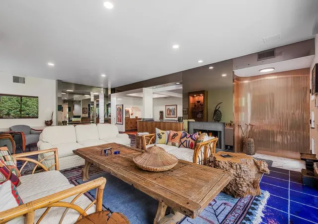 Listing Photo 4 - Condo for sale in building located at 572 W Arenas Rd, Palm Springs, CA 92262 - Unit #2
