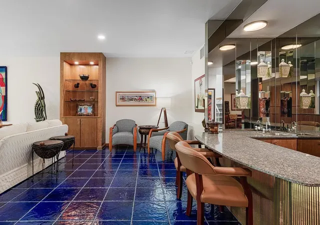 Listing Photo 5 - Condo for sale in building located at 572 W Arenas Rd, Palm Springs, CA 92262 - Unit #2