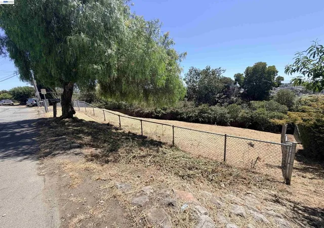 Photo 4 of Land for sale at 14643 Saturn Dr, Castro Valley, CA 94578 | MLS# 41145035 | Listing updated on 2026-10-06