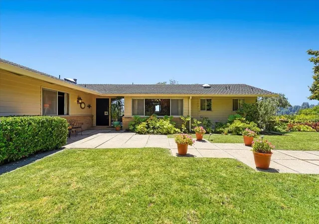 Photo 3 of Single family home for sale at 260 Oak, Watsonville, CA 95076 | MLS# ML82057741 | Listing updated on 2026-10-12