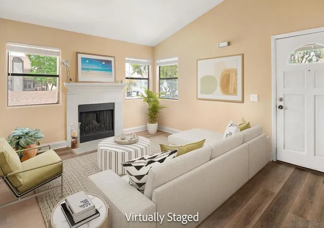 Listing Photo 5 - Condo for sale in building located at 1953 Wellington Ln, Vista, CA 92081 - Unit #4