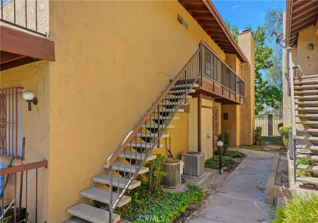 Listing Photo 2 - Condo for sale in building located at 3274 Little Mountain, San Bernardino, CA 92405 - Unit #D