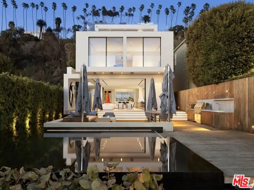 Photo 1 of Mansion for sale at 547 Palisades Beach Rd, Santa Monica, CA 90402 | MLS# 26871827 | Listing updated on 2026-10-17