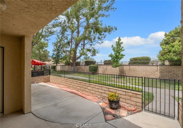 Photo 2 of Sale Pending at 19064 Elm Dr, Apple Valley, CA 92308 | MLS# HD26178384 | Listing updated on 2026-09-23