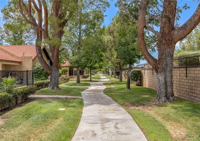 Photo 3 of Sale Pending at 19064 Elm Dr, Apple Valley, CA 92308 | MLS# HD26178384 | Listing updated on 2026-09-23