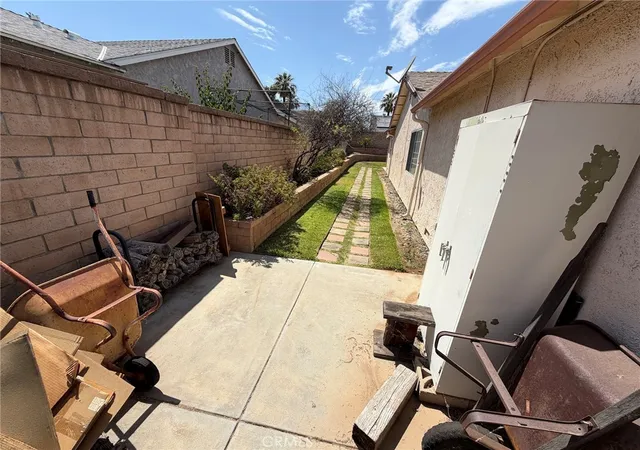 Photo 4 of Single family home for sale at 2040 Santa Barbara, Corona, CA 92882 | MLS# OC26177906 | Listing updated on 2026-09-18