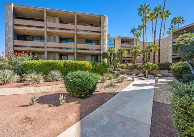 Listing Photo 5 - Condo for sale in building located at 1630 La Reina Wy, Palm Springs, CA 92264 - Unit #3c