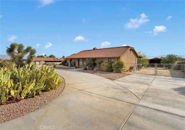 Photo 3 of Single family home for sale at 19025 Munsee, Apple Valley, CA 92307 | MLS# CV26178579 | Listing updated on 2026-09-19