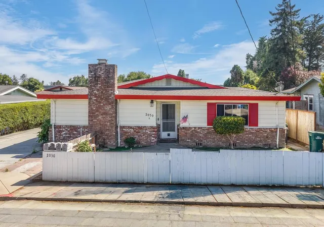 Photo 3 of Multi family home for sale at 2030 Kinsley St, Santa Cruz, CA 95062 | MLS# ML82057797 | Listing updated on 2026-09-18