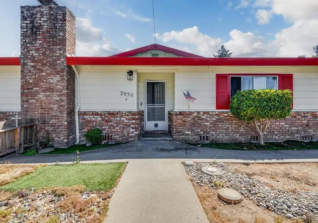 Photo 3 of House for sale at 2030 Kinsley St, Santa Cruz, CA 95062 | MLS# ML82057797 | Listing updated on 2026-09-18